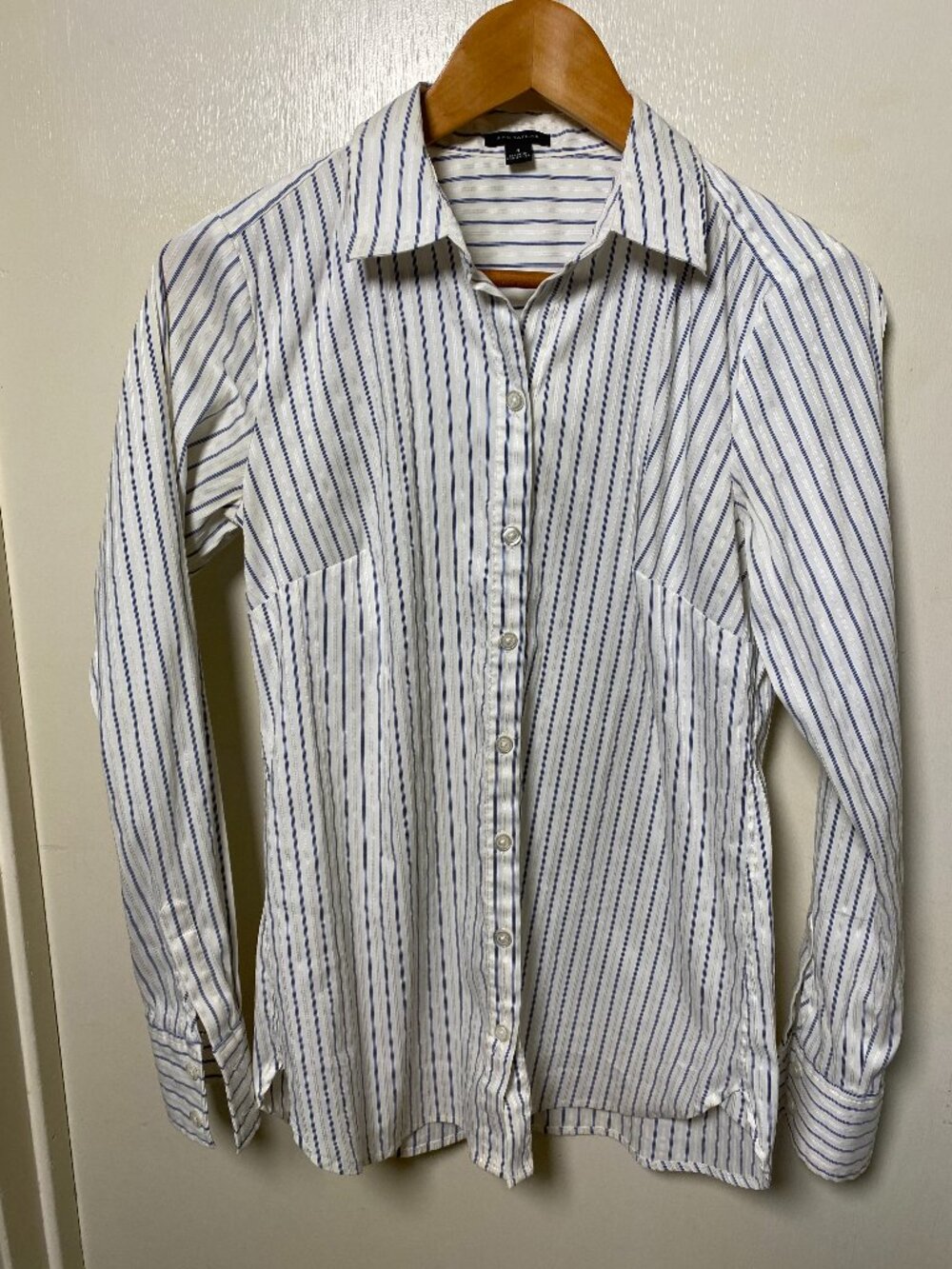 Ann Taylor Size 4 White Blue Stripe Button Front Career Shirt Blouse